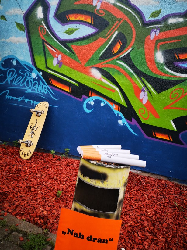 Bild: Zigarette, Skateboard und Graffiti, NBS gGmbH